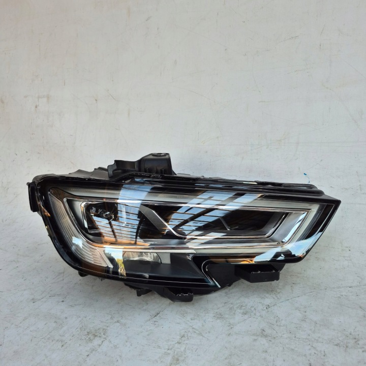 AUDI A3 8V LIFT 16- Licht rechts vorne vorne FULL LED MATRIX 8V0941036