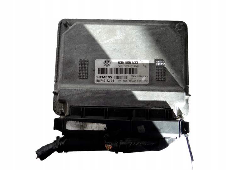 control unit of the engine VOLKSWAGEN POLO 9N 03E 906 033