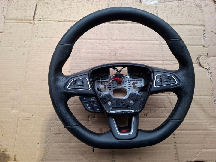 FORD FOCUS MK3 LIFT volan SKORZANA ST MULTIFUNKCYJNA
