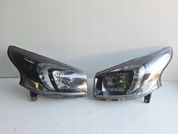 OPEL VIVARO B 14-19 Licht rechts + LED UK