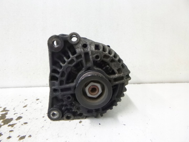 Alternateur VW Golf V Touran Passat B6 Audi A3 8P 03C903023D Bosch 110A
