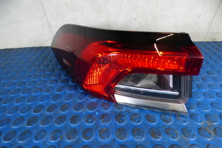 Licht w Kotflügel links heck EUROPA 81560-02D11 stBDB TOYOTA COROLLA XII E21