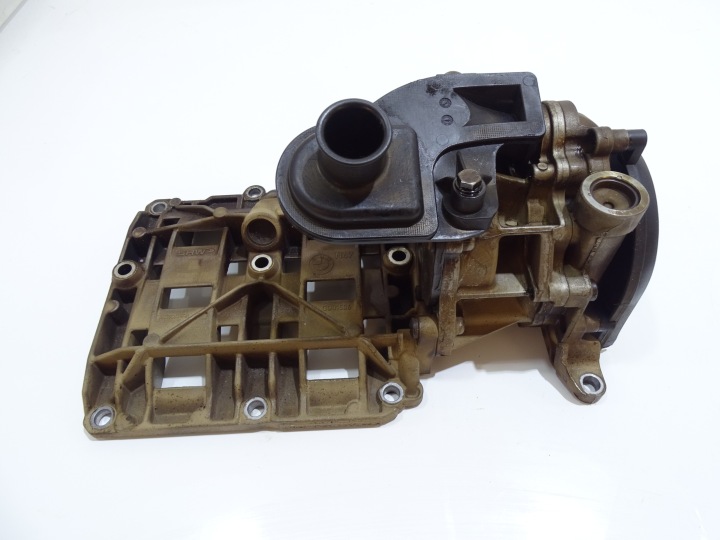 oil pump BMW E60 2.0 D N47D20A 7798014