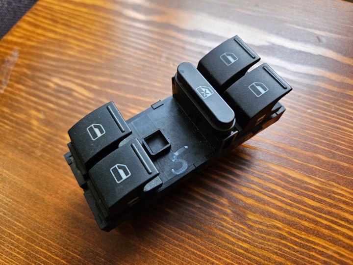 ovladac ELEKTRYCZNYCH okna VW PASSAT B6 2005- 1K4959857B