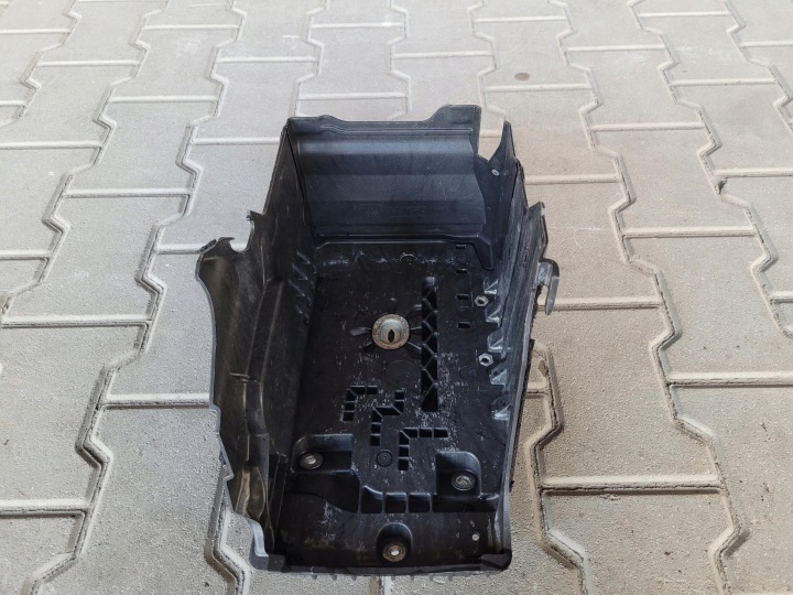 poklopač držač akumulatora 30716841 VOLVO XC60 i 2.4 D5