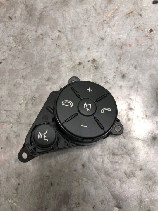 MULTIFUNKCJA Volant MERCEDES W204 A2048210051