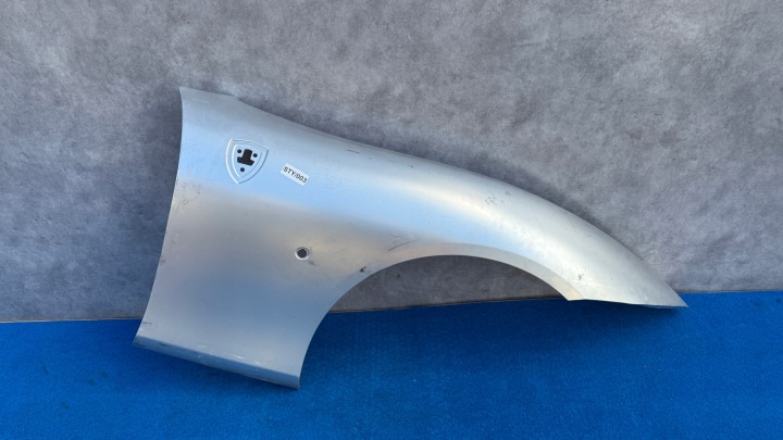 pravý blatník novy ORYGNIAL FERRARI ROMA F169 RH FRONT 9858882963 STY/003