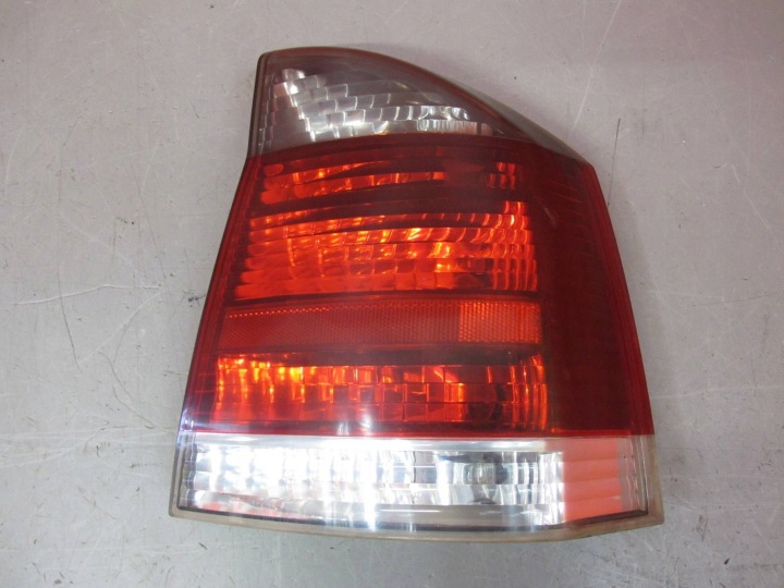 Opel Vectra C GTS LIFTBACK HB 02- Licht rechts heck hinten EUROPA