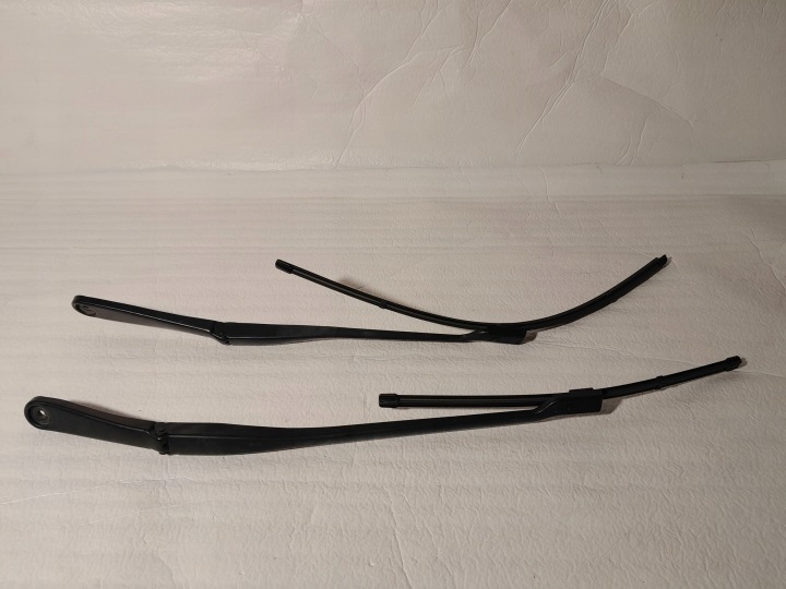 BMW 7 G11 LCI nosač metlica brisača KOMPLET lijeva desna 9463865 9463872