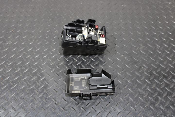 Gehäuse Kasten der Sicherungen 37553-G2100 KIA NIRO 1 und 16-18