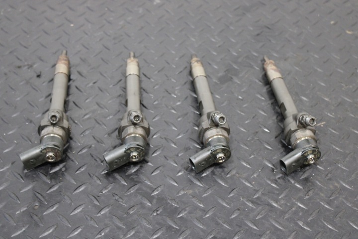 injectors nozzles of the fuel MINI CLUBMAN R55 N47 7798446