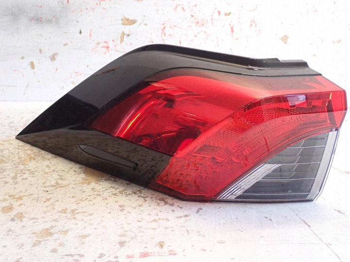 Licht heck hinten links TOYOTA RAV4 V 2019 -81560-42230