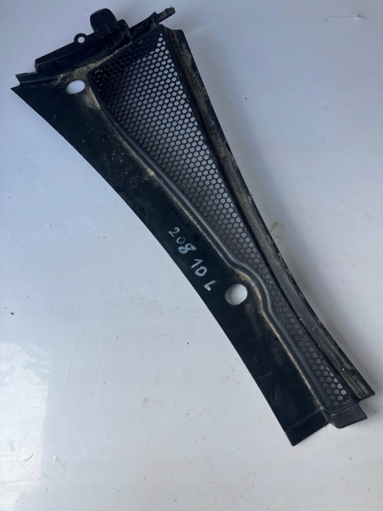 Grille égouttage Gauche Supérieure PEUGEOT 208 et 9673302777
