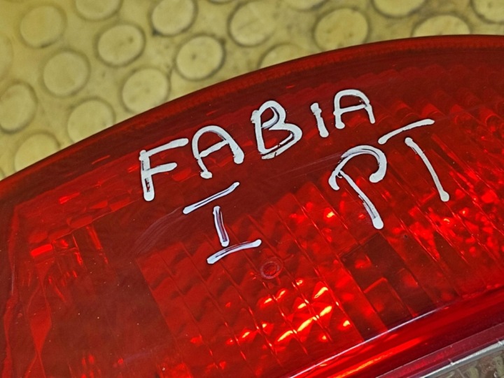 FABIEN UND LAMPA RECHTE BACK 6Y6945096B 11