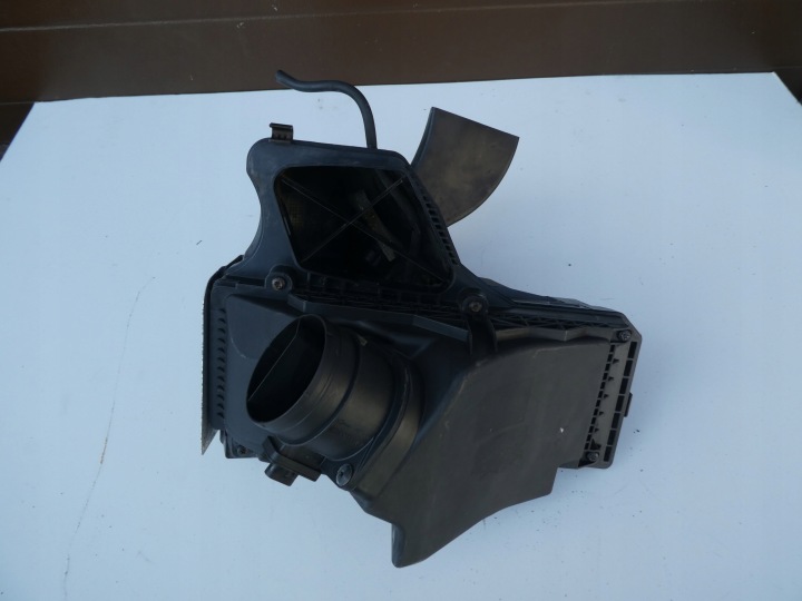 AUDI 2.0 TDI cover of a filter, air 8K0133835AR