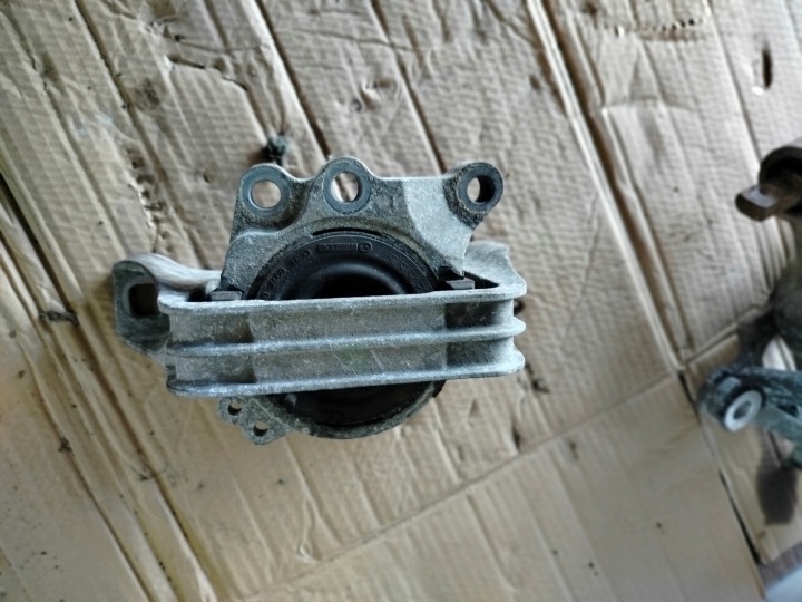 MAZDA 3 airbag Supporto motore staffa fissaggio 2.2 D BL 09-13R