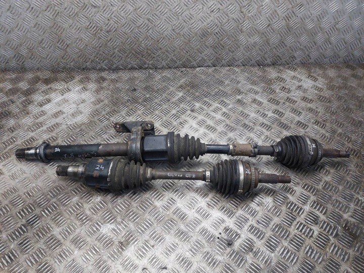 Semiasse sinistra Anteriore + Destra Anteriore 5B TOYOTA AVENSIS T25 2.0 D4D