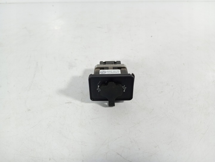 FIat Grande Punto 05-12 utičnica USB OE 735429751