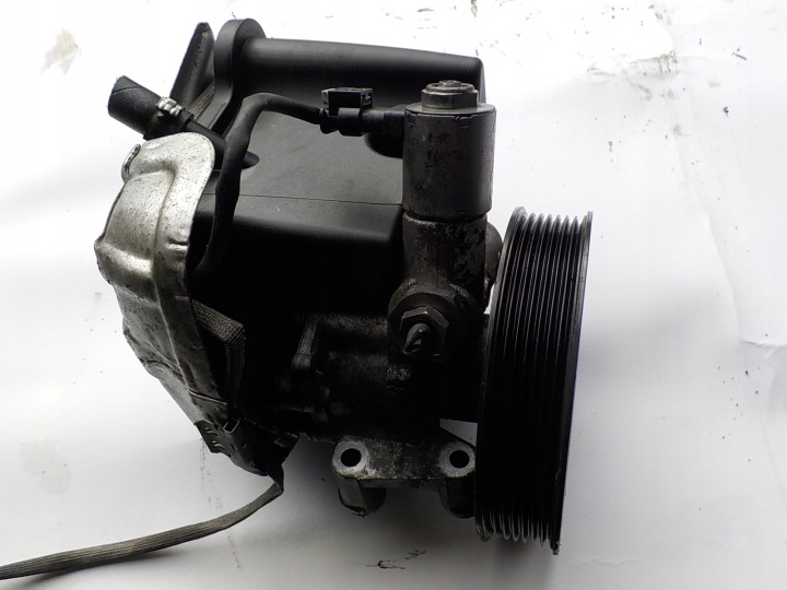 MERCEDES-BENZ trieda C (W203) 1.8 B originál servo čerpadlo 0054668301
