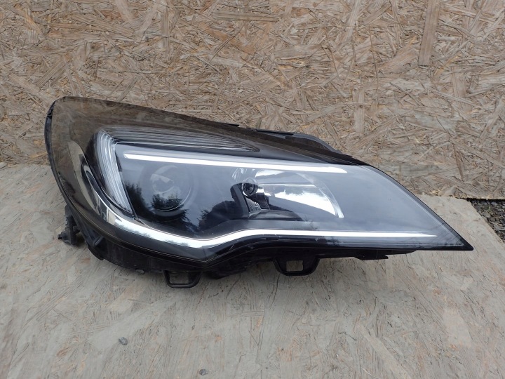 FEUX PHARE DROIT DROITE LED OPEL ASTRA 5 V K B16 15