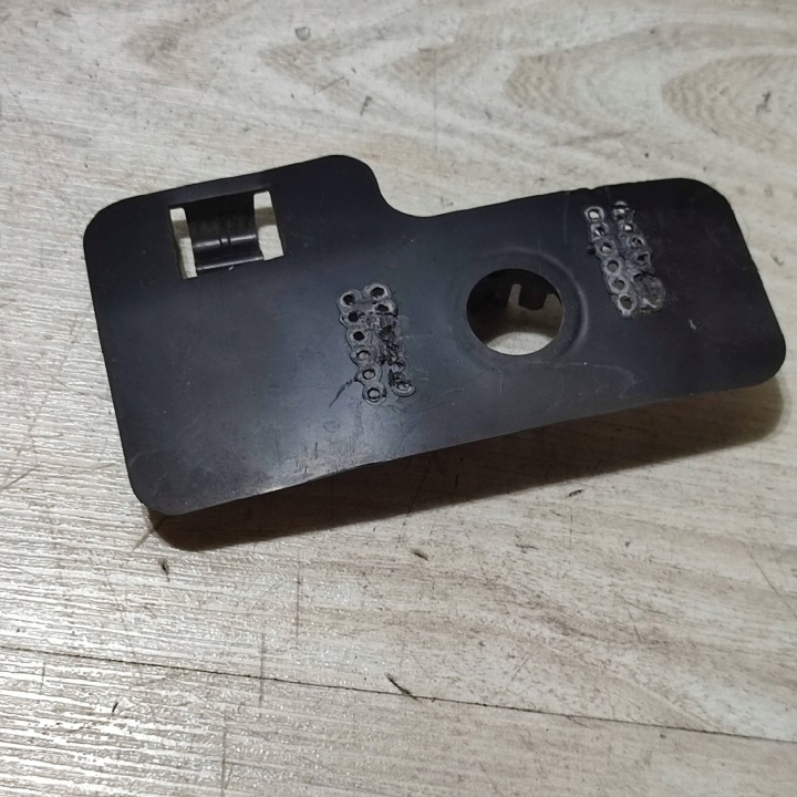 Halter des Sensors Parken w zderzaku Fiat 500X 52105503