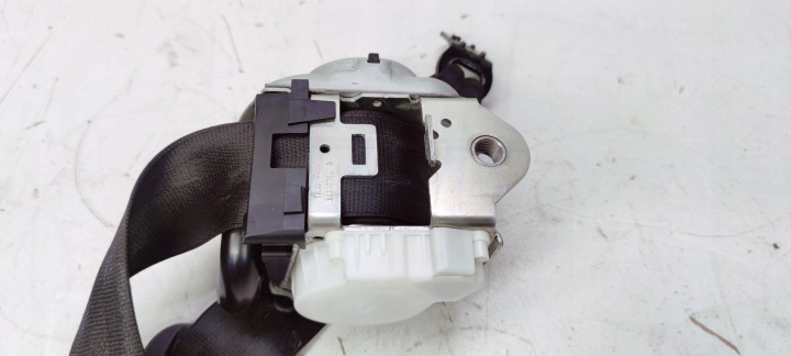 tension belt left rear part AUDI A4 B9 8W0857805B damaged