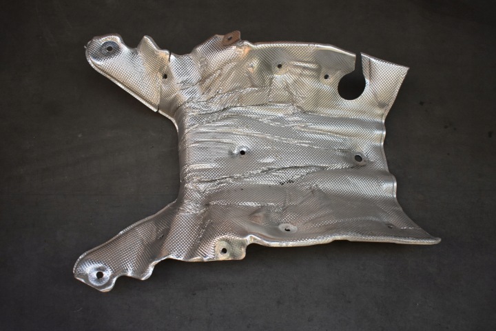 IDEALNA Blende Abdeckung TERMICZNA AUDI Q7 Q8 TOUAREG III 1