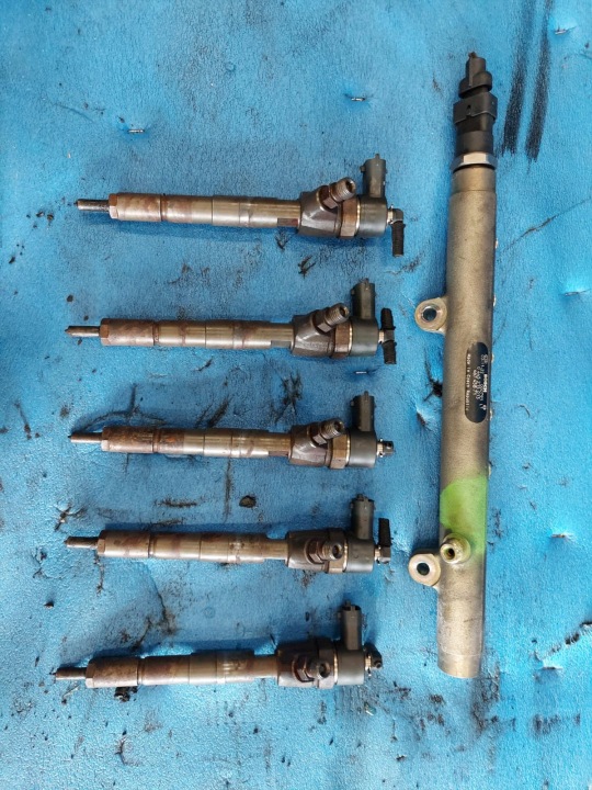 nozzles and moulding ALFA 166 LANCIA 0445110111 BOSCH