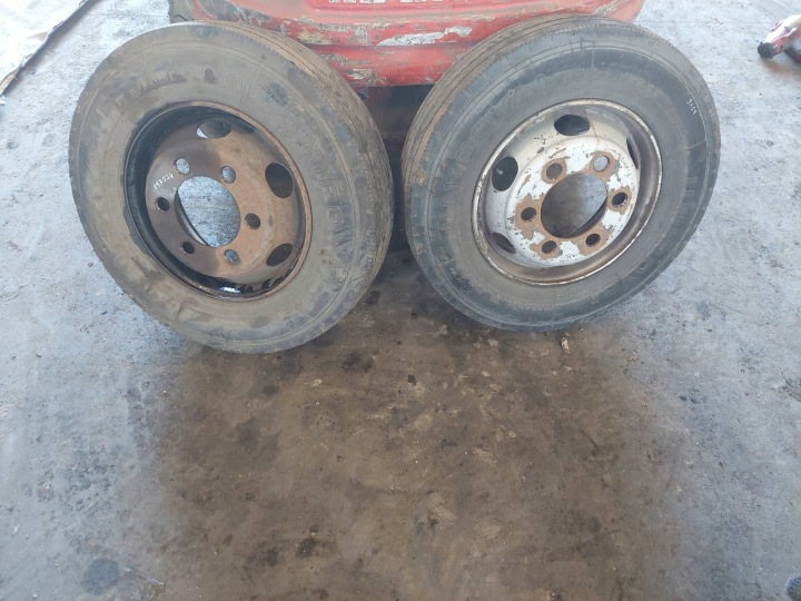 Galet tendeur courroie Caoutchouc + Jante KOMPLET 2 SZT 225/75R17,5 ISUZU NQR70LL