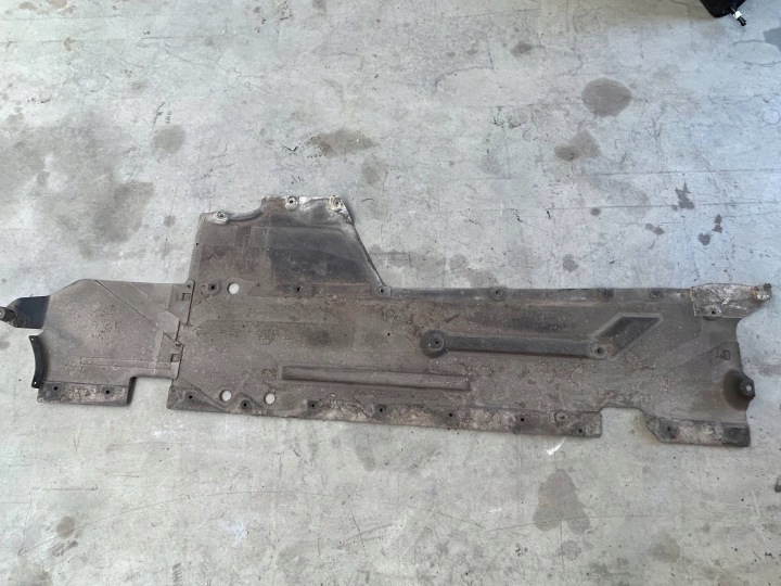 cover side chassis right BMW 1 F20 F21 2 F22 F23 2013 7241831