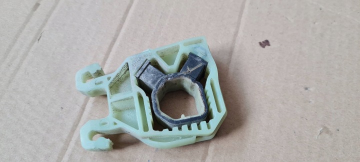 Q3 83A maniglia staffa radiatore OSSATURA 5Q0121367G VW AUDI