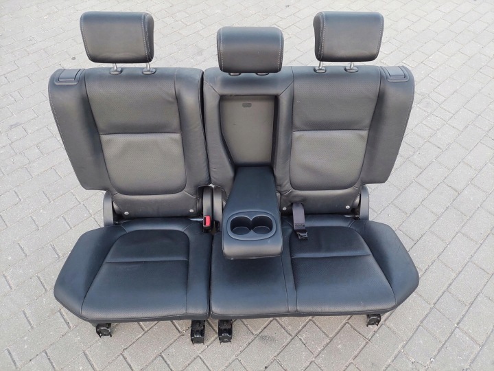 KANAPA far hátso ZAGLOWKI MITSUBISHI OUTLANDER 3 III