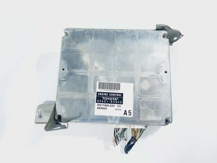 Computer Bedienteil DES MOTORS OE 8966105A50 TOYOTA Avensis T25 KOMBI 03-08