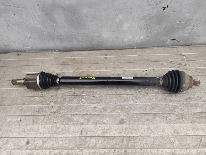 VW PASSAT B8 féltengely jobb 3Q0407272CE