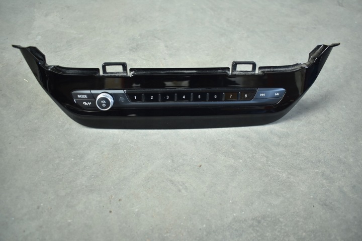 IDEALNY PANEL RADIA BMW G01 G02 G30 1
