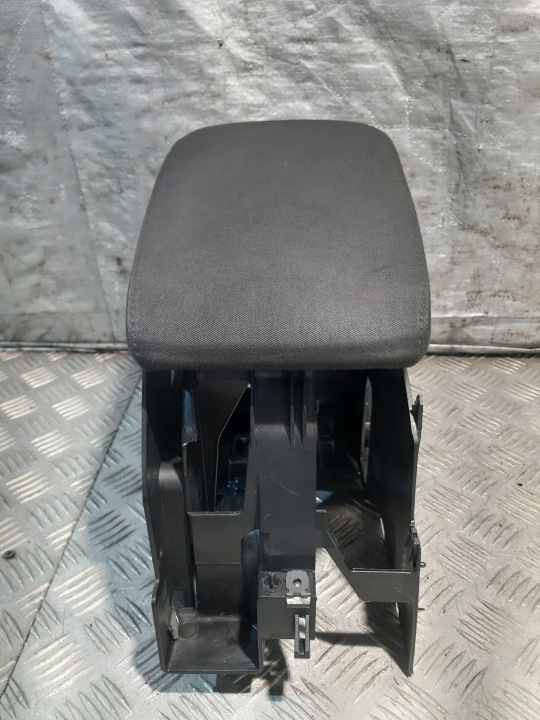VW GOLF VI KOMBI bracciolo 1K5864251C