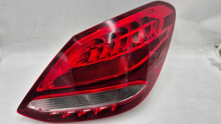 light rear part rear right 2059061257 MERCEDES C W205 sedan BDB!!
