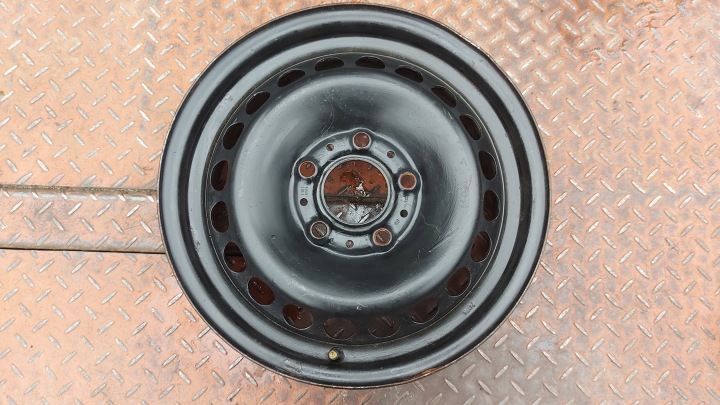 Jante STALOWA 15 BMW 5x120 ET39 6,0"