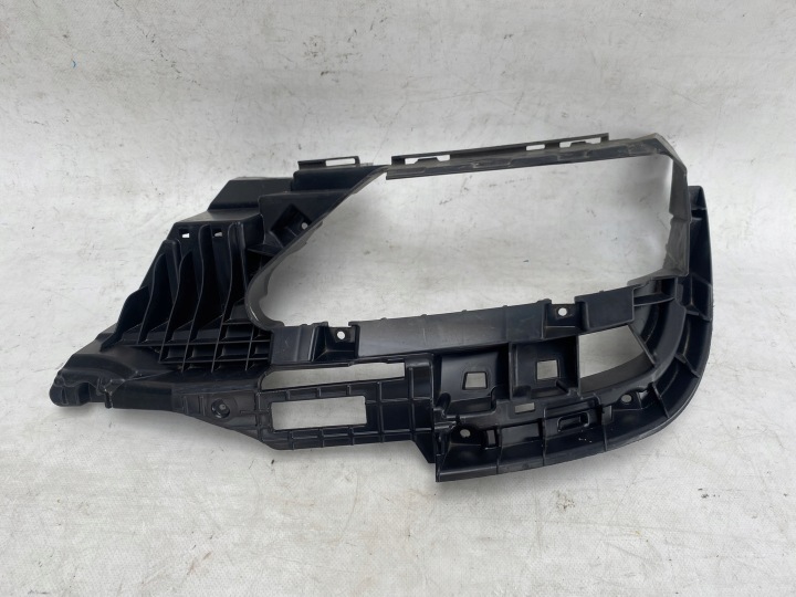 AUDI A4 8W B9 LIFT 19- Halter stoßstangenhalterung des Auspuffs links heck 8W0807347D