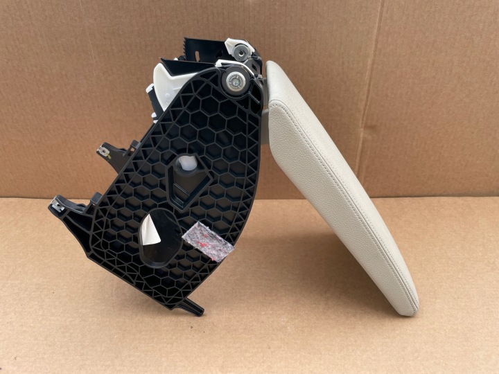 Accoudoir SKODA SUPERB III LIFT Cuir, en cuir IDEAL Comme Neuf
