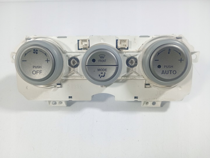 Mazda 6 VI 02-08 WLACZNIK távirányító PANEL a klímának OE RM08E2E