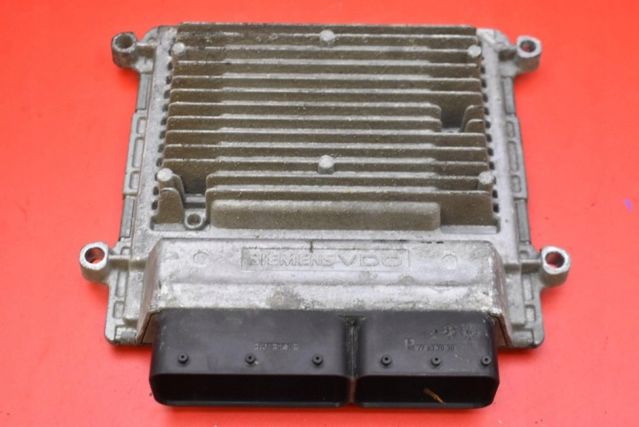 Unité de contrôle Ordinateur Moteur P68000128AE DODGE CALIBER 1 et 2.0 16V 156 KM