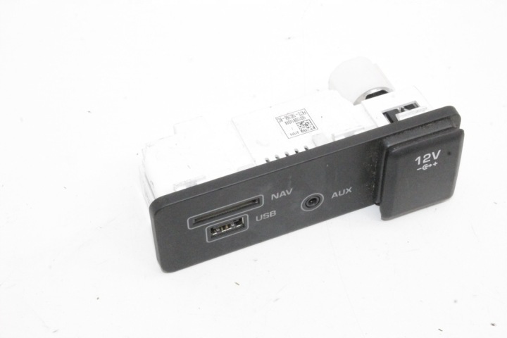 auxiliary zlacze multimedii port zapalaniczki (AUX/USB) LAND ROVER evoque