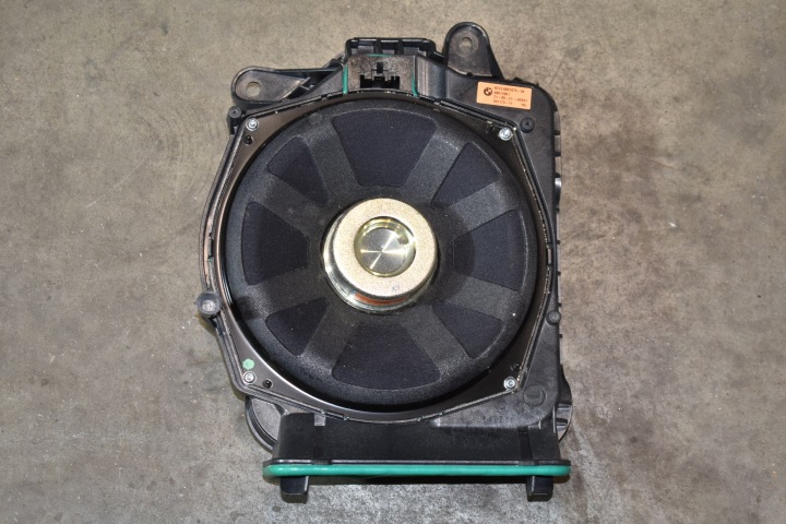 savršeno stanje zvučnik SUBWOOFER HARMAN KARDON lijevi BMW G11 G30 G31 G32 6801075