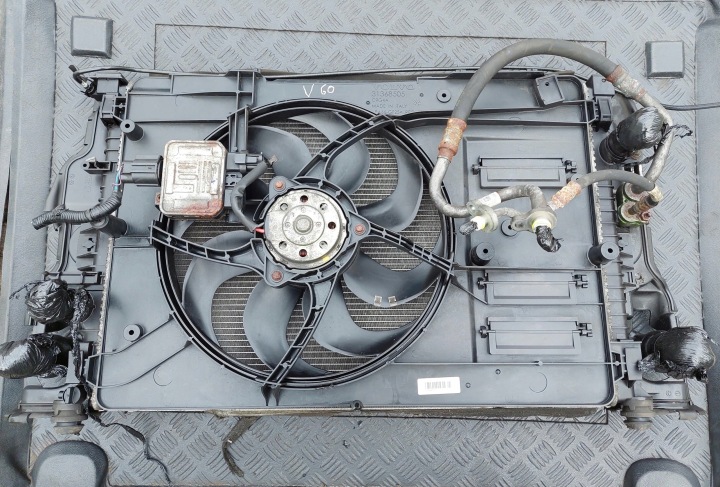 KOMPLET der Kühler Lüfter 31368505 VOLVO S60 II V60 und LIFT 2.0 D3