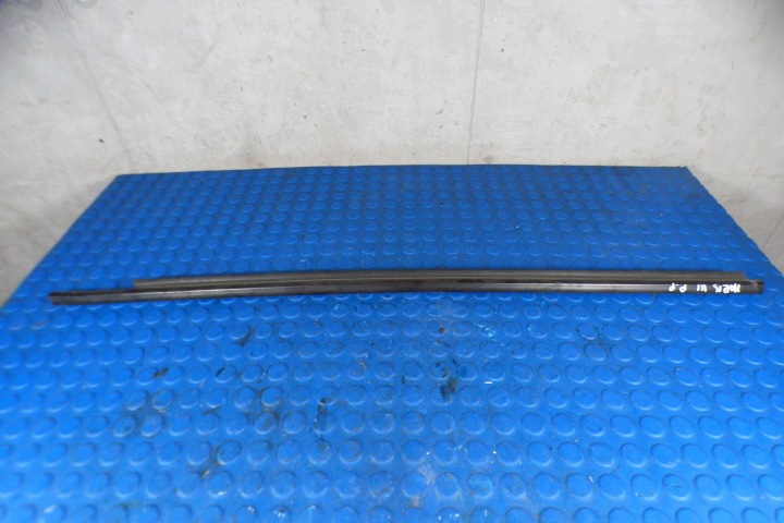 Toyota Yaris III Leiste Schutzleiste parapetowa zgarniajaca Tür rechts vorne