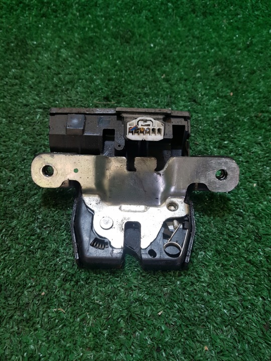 de la Serrure du capot Porte coffre hayon FORD FIESTA MK 7 8A61-A442A66-BB
