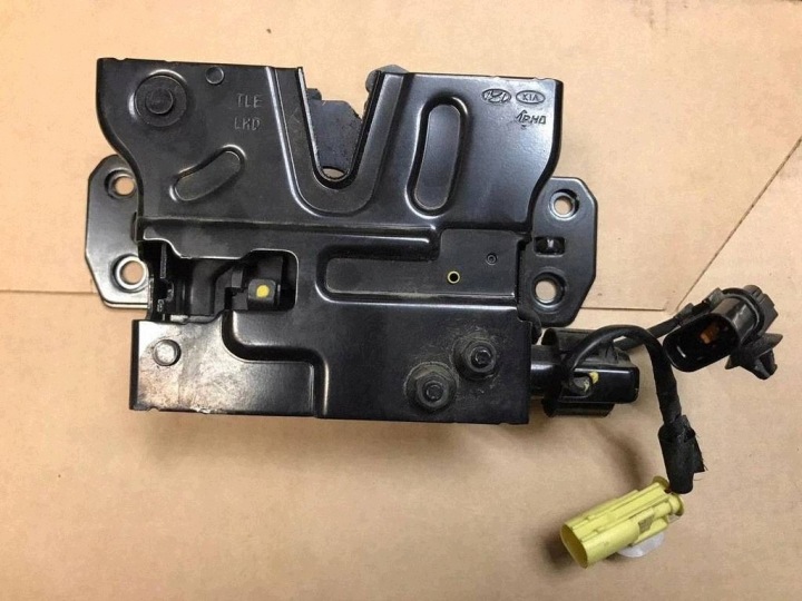 Hyundai Tucson III 2015-2017 bonnet latch lock pokryw of the engine naboj