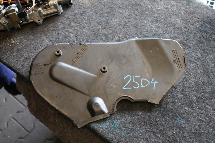 2504. Coperchio carter distribuzione 04L109107F