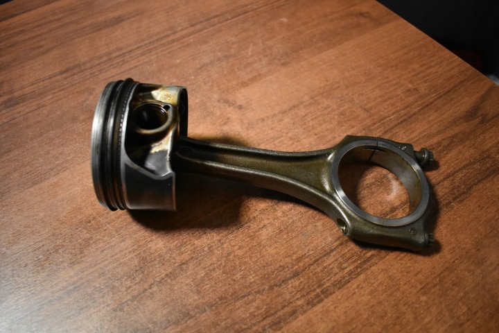 piston connecting rod of the engine cylinder 5-8 CVD PORSCHE PANAMERA 971 RSQ8 4.0 TFSI 1